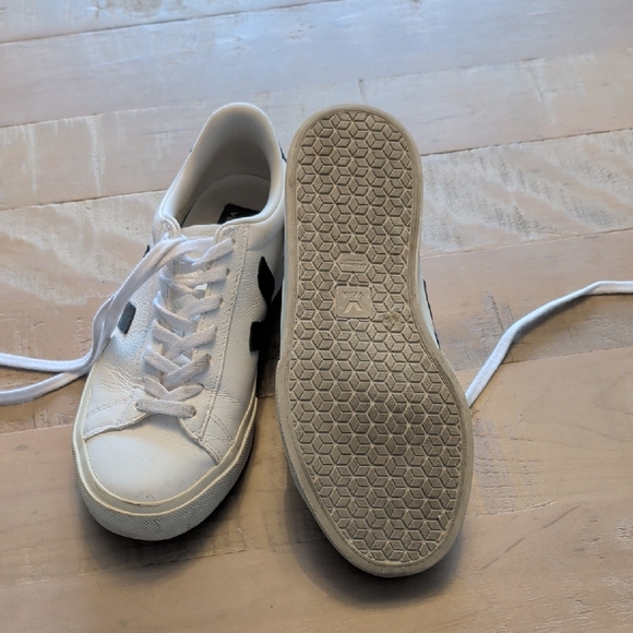 Veja White and Black Low-Top Sneakers - Picture 5 of 6